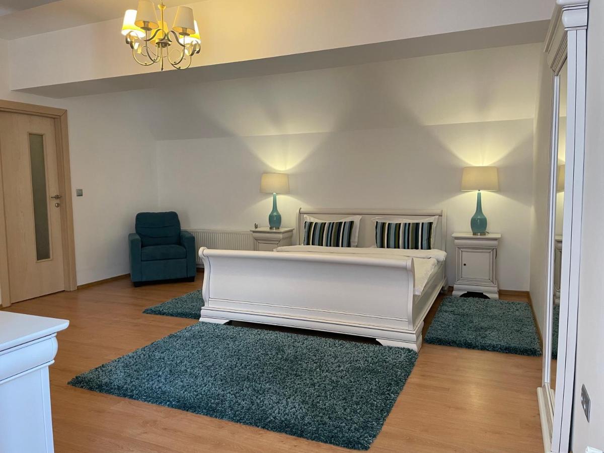 شقة Kyra Luxury Penthouse سِنايا المظهر الخارجي الصورة